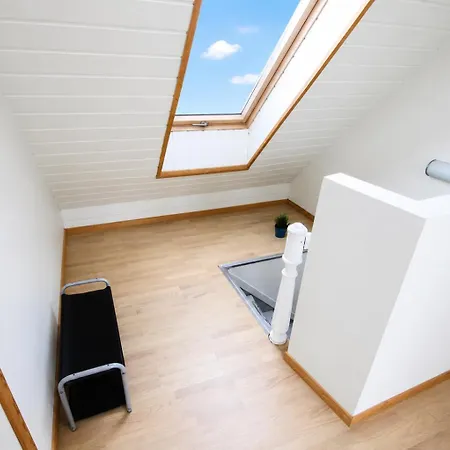 Top-floor With Lots Of Light